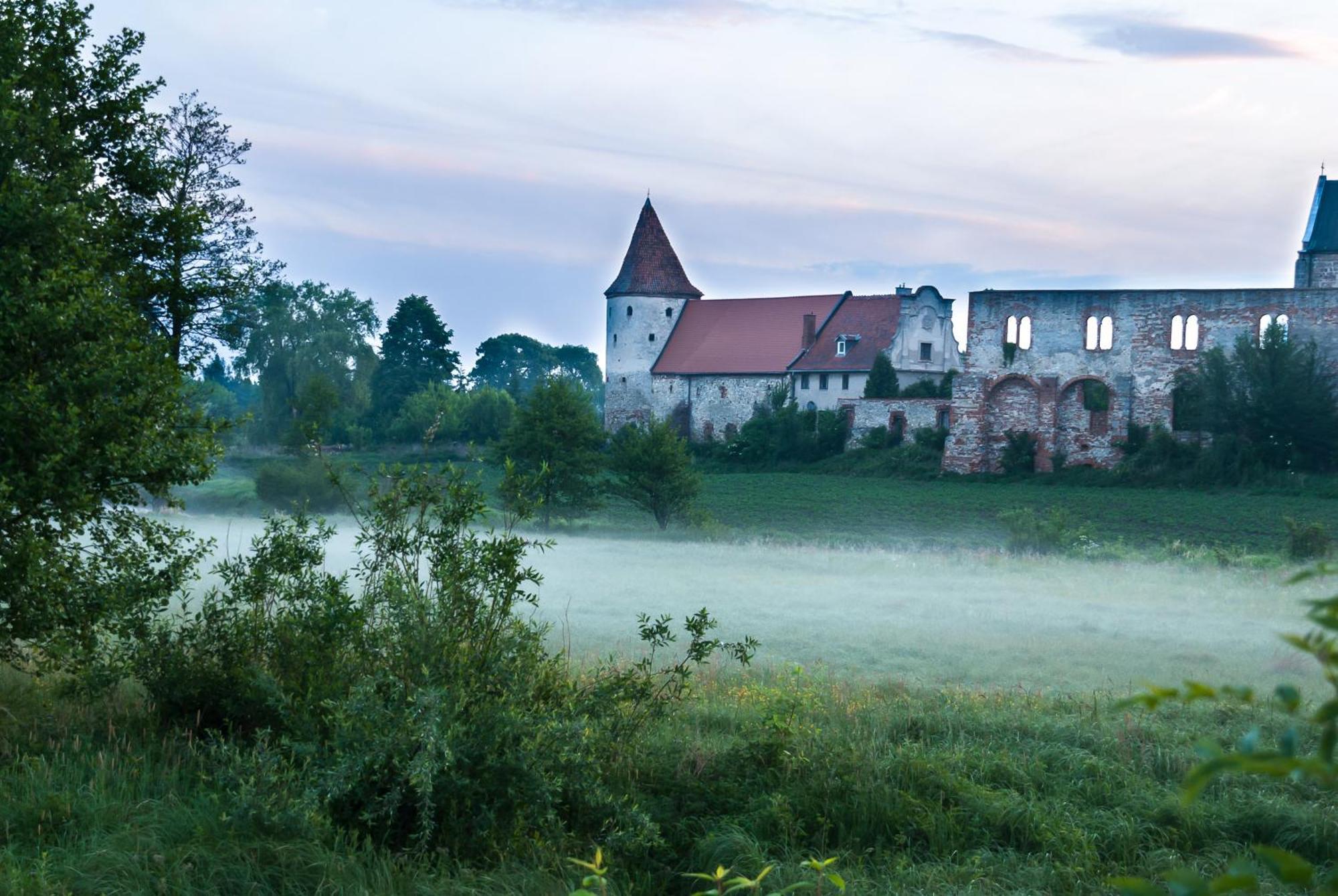 Hotel Podklasztorze Sulejów Exterior foto