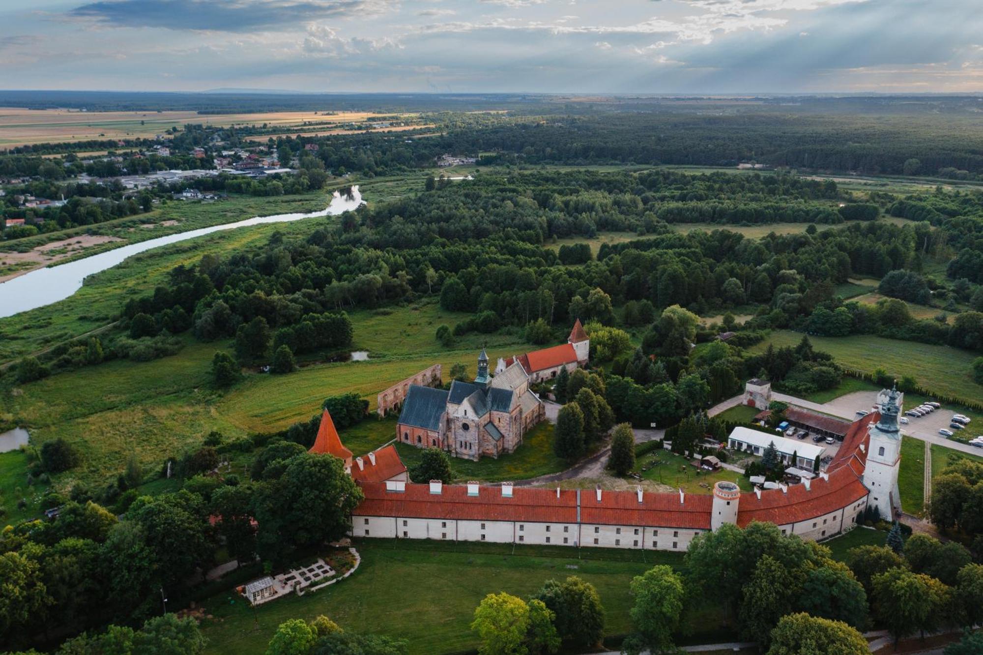 Hotel Podklasztorze Sulejów Exterior foto